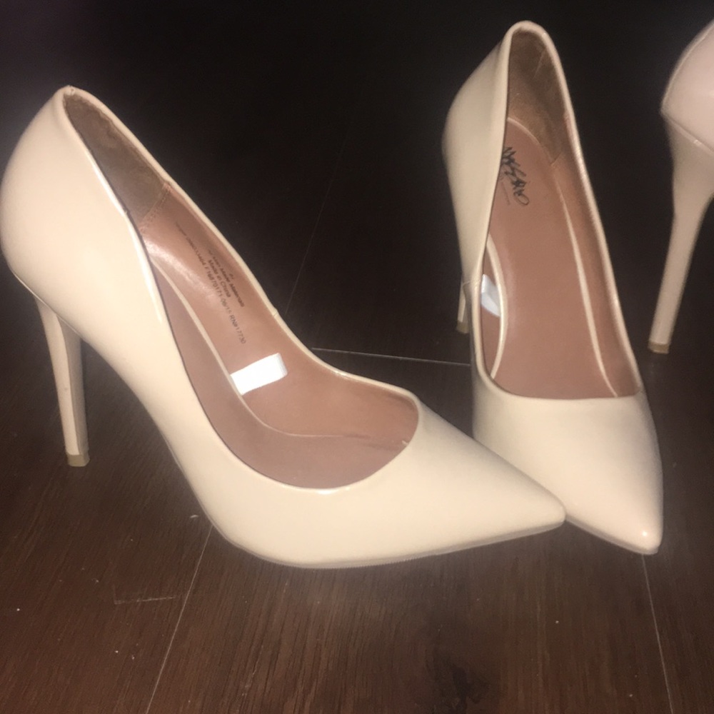 Worn once pointy toe nude pumps
